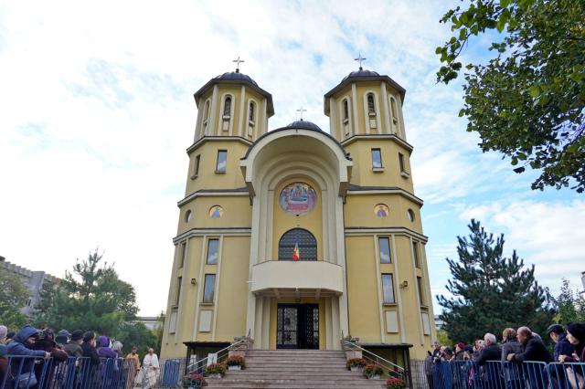 După aproape 35 de ani de lucrări, Biserica „Adormirea Maicii Domnului” Galata a primit veșmânt nou de har