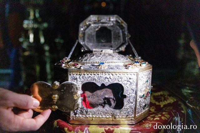 Capul Sfântului Ioan Gură de Aur, păstrat la Mănăstirea Vatoped, Athos