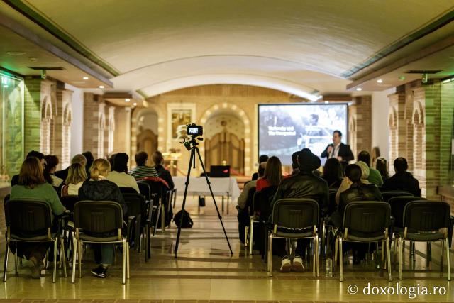 Conferința „Elemente de expresie creștină prezente în filme neașteptate”