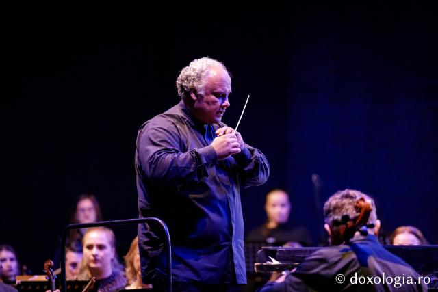 Concertul vocal-simfonic și animație în nisip – „Poveste despre noi”
