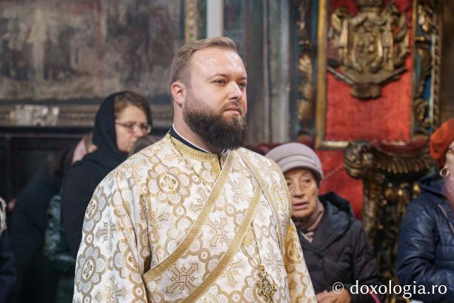 IPS Teofan, la hramul Mănăstirii Frumoasa: „ Sinții Arhangheli sunt vestitori și luptători ai mântuirii”