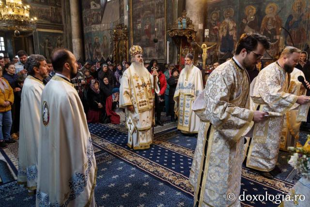 IPS Teofan, la hramul Mănăstirii Frumoasa: „ Sinții Arhangheli sunt vestitori și luptători ai mântuirii”