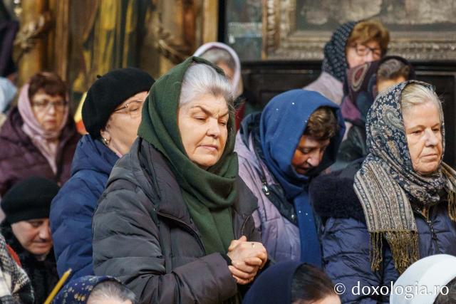 IPS Teofan, la hramul Mănăstirii Frumoasa: „ Sinții Arhangheli sunt vestitori și luptători ai mântuirii”