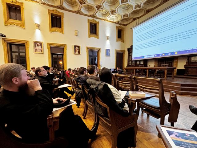 Un profesor american le-a vorbit studenților teologi ieșeni despre lectura duhovnicească în Biserica Siro-Orientală (400–700 d.Hr.)