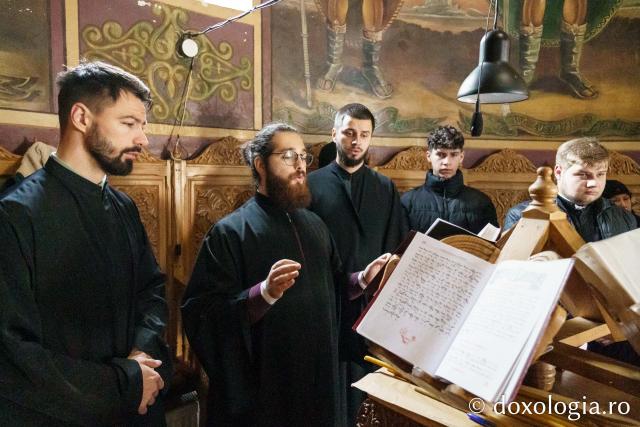 Rugăciune și binecuvântare arhierească la hramul Mănăstirii Peștera