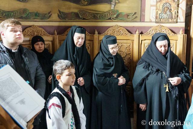 Rugăciune și binecuvântare arhierească la hramul Mănăstirii Peștera