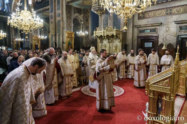 IPS Teofan a slujit Sfânta Liturghie la Catedrala Mitropolitană din Iași, de sărbătoarea Sfântului Apostol Andrei
