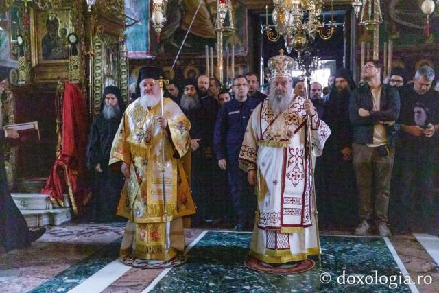Delegație Patriarhiei Române, prezentă la Mănăstirea Vatoped, la prima sărbătorire a Aflării moaștelor Sfântului Dionisie de la Colciu