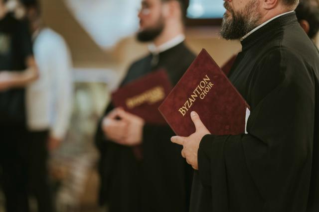 Ardealul și Moldova, unite prin cântul bizantin la Mănăstirea Oașa – Masterclass de Muzică Psaltică, ediția a III-a