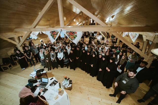 Ardealul și Moldova, unite prin cântul bizantin la Mănăstirea Oașa – Masterclass de Muzică Psaltică, ediția a III-a