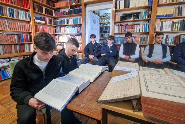 Biblia peste veacuri: expoziție bibliofilă la Seminarul de la Neamț