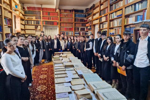 Biblia peste veacuri: expoziție bibliofilă la Seminarul de la Neamț