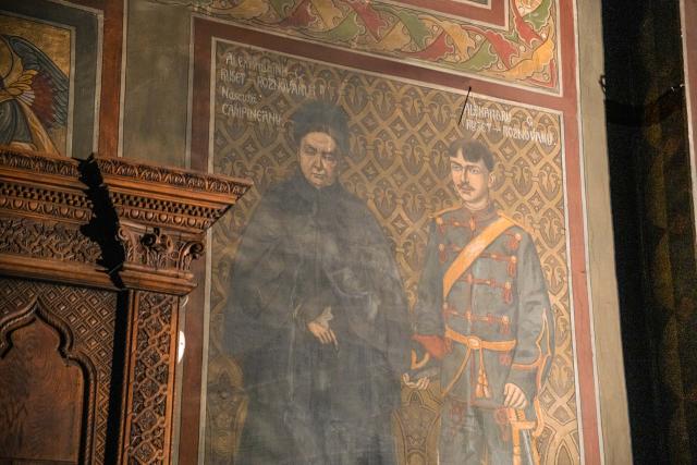 Donează pentru „Doamna din parcul cu trandafiri”! Salvează biserica din Roznov!