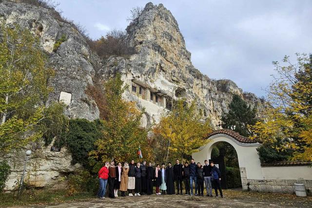 Tineri voluntari ai Arhiepiscopiei Iașilor, în pelerinaj la sfinții Greciei