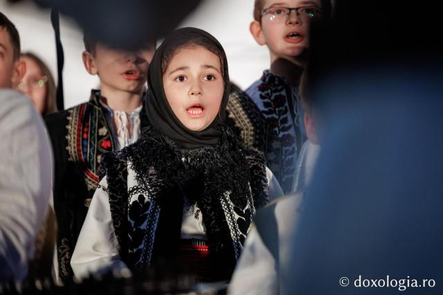 Îndemnul IPS Teofan la Concertul de colinde de la Iași: „Să deschidem ușa fiecărui colindător care bate la ușă, căci cine știe cum va fi și anul care vine?”
