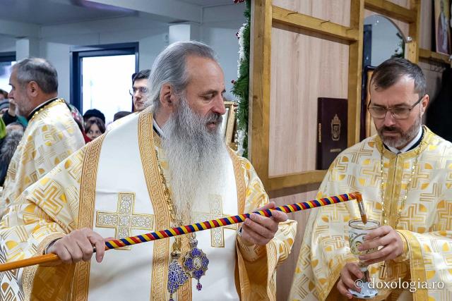 Zi de sărbătoare în Iași: Parohia „Sfântul Ierarh Iosif cel Milostiv” Bucium a primit vizita arhierească și un nou spațiu de rugăciune