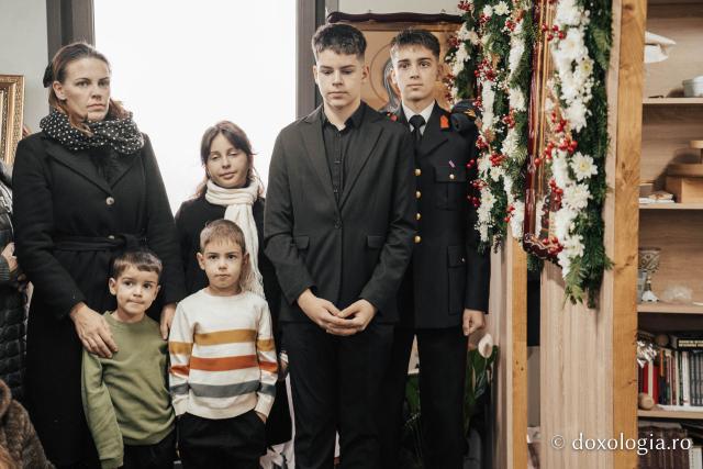 Zi de sărbătoare în Iași: Parohia „Sfântul Ierarh Iosif cel Milostiv” Bucium a primit vizita arhierească și un nou spațiu de rugăciune