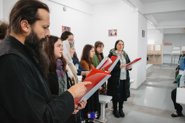 Bucuria Nașterii Domnului, vestită prin colind la Penitenciarul Iași