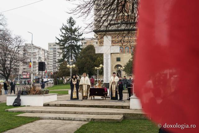 De 36 de ani, în România se strigă „Libertate!”. Slujbă de pomenire pentru eroii Revoluției din ’89