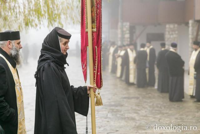De la fotografia evitată la icoana strânsă la piept – cum am ajuns să-l cunosc pe Sfântul Arsenie de la Prislop