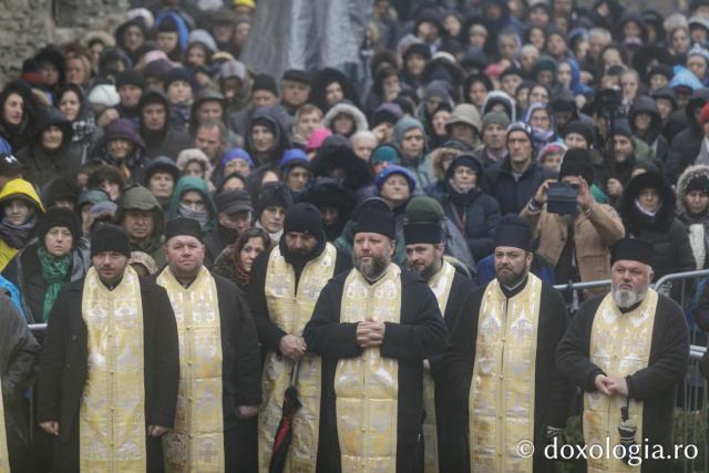 De la fotografia evitată la icoana strânsă la piept – cum am ajuns să-l cunosc pe Sfântul Arsenie de la Prislop