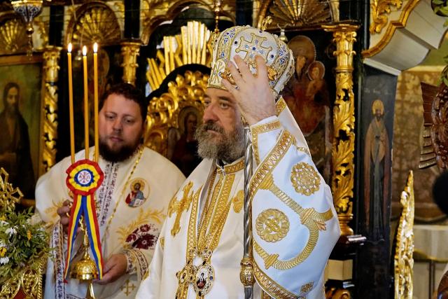 „Avem o responsabilitate față de această invitație, de chemarea la Cina Domnului: să ne împărtășim cu Sfintele Taine”, le-a transmis PS Nichifor Botoșăneanul credincioșilor din Săvinești