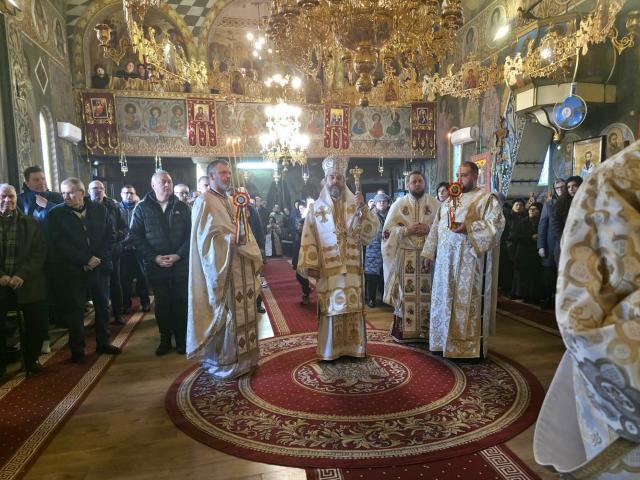 „Avem o responsabilitate față de această invitație, de chemarea la Cina Domnului: să ne împărtășim cu Sfintele Taine”, le-a transmis PS Nichifor Botoșăneanul credincioșilor din Săvinești