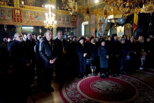 „Avem o responsabilitate față de această invitație, de chemarea la Cina Domnului: să ne împărtășim cu Sfintele Taine”, le-a transmis PS Nichifor Botoșăneanul credincioșilor din Săvinești