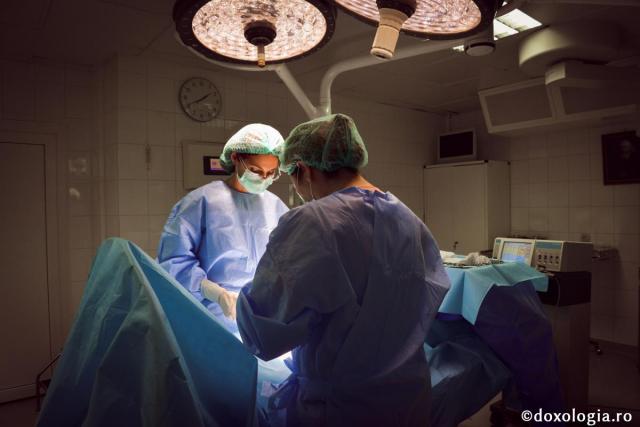 „Unde este doamna care m-a ținut de mână?” – o întâmplare incredibilă dintr-un spital din Germania