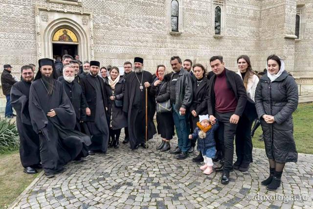 Sfântă Liturghie arhierească și hirotonie în Duminica de după Nașterea Domnului, la Mănăstirea „Sfinții Trei Ierarhi” din Iași