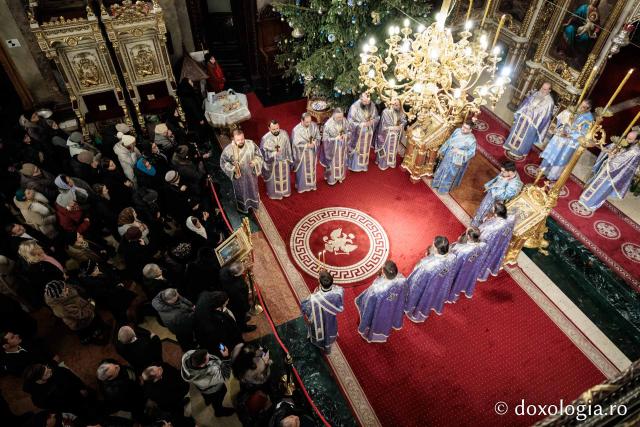 Botezul Domnului, sărbătorit la Catedrala Mitropolitană din Iași: „În drumul întoarcerii noastre spre viața cea adevărată, aghiazma mare este și ea un ajutor”