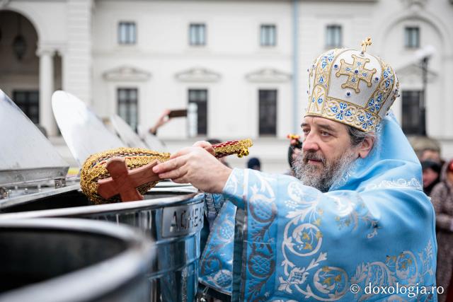 Botezul Domnului, sărbătorit la Catedrala Mitropolitană din Iași: „În drumul întoarcerii noastre spre viața cea adevărată, aghiazma mare este și ea un ajutor”