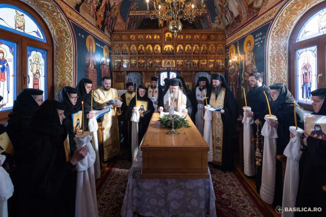 Moaștele Sfintei Cuvioase Mucenițe Evloghia au fost deshumate la Mănăstirea Samurcășești