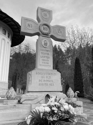 Parastas pentru fostul stareț al Mănăstirii Pângărați, Părintele Teofil Lefter