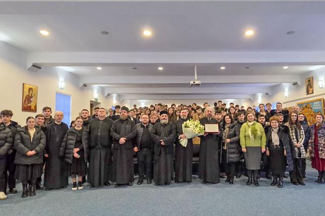 Părintele profesor Vasile Păvăleanu, sărbătorit la Seminarul Teologic de la Mănăstirea Neamț