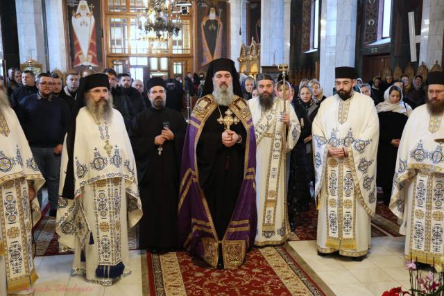 Preasfințitul Părinte Nectarie de Bogdania a slujit la Mănăstirea Sihăstria în Duminica a 29-a după Rusalii