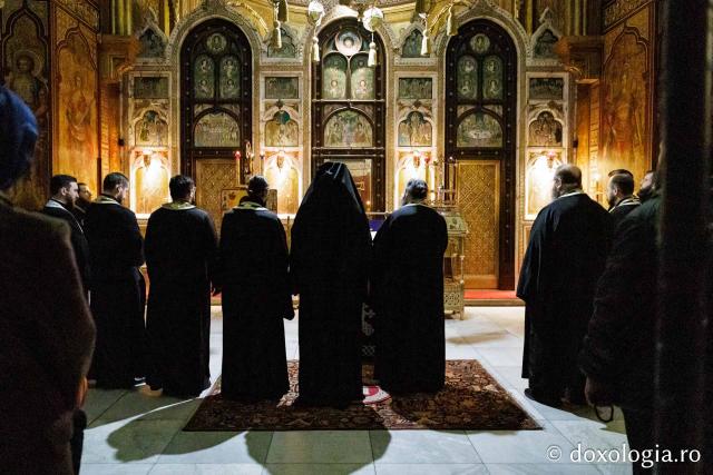 PS Nichifor Botoșăneanul a oficiat Pavecernița Mare la Mănăstirea „Sfinții Trei Ierarhi” din Iași