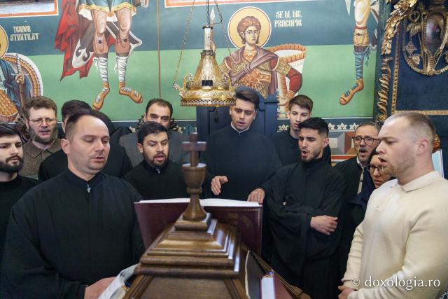 Sfânta Liturghie arhierească la Parohia „Sfântul Sava” din Iași, de sărbătoarea Sfântului Mucenic Trifon