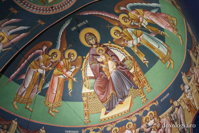 Sfânta Liturghie arhierească la Parohia „Sfântul Sava” din Iași, de sărbătoarea Sfântului Mucenic Trifon