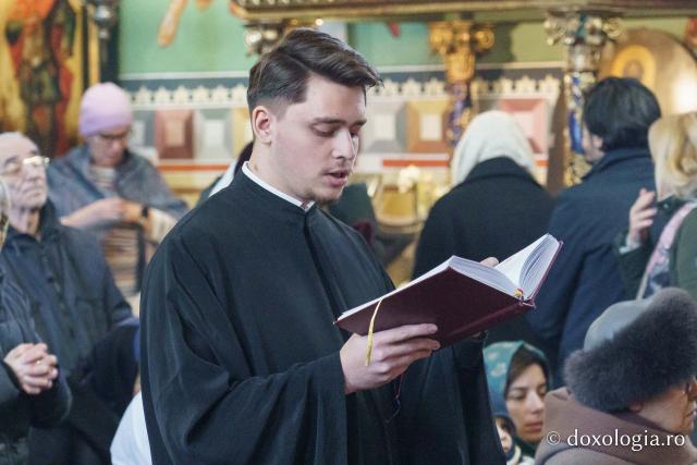 Sfânta Liturghie arhierească la Parohia „Sfântul Sava” din Iași, de sărbătoarea Sfântului Mucenic Trifon