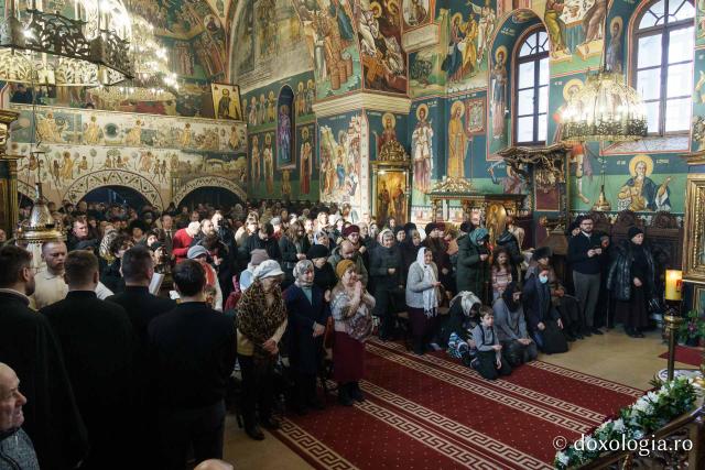 Sfânta Liturghie arhierească la Parohia „Sfântul Sava” din Iași, de sărbătoarea Sfântului Mucenic Trifon