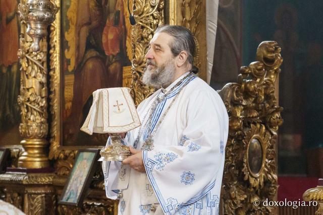 Preasfințitul Părinte Nichifor Botoșăneanul a slujit la Mănăstirea Bărboi, în Duminica Lăsatului sec de brânză