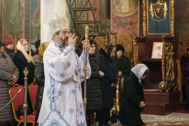 Preasfințitul Părinte Nichifor Botoșăneanul a slujit la Mănăstirea Bărboi, în Duminica Lăsatului sec de brânză