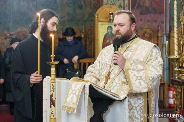 Preasfințitul Părinte Nichifor Botoșăneanul a slujit la Mănăstirea Bărboi, în Duminica Lăsatului sec de brânză