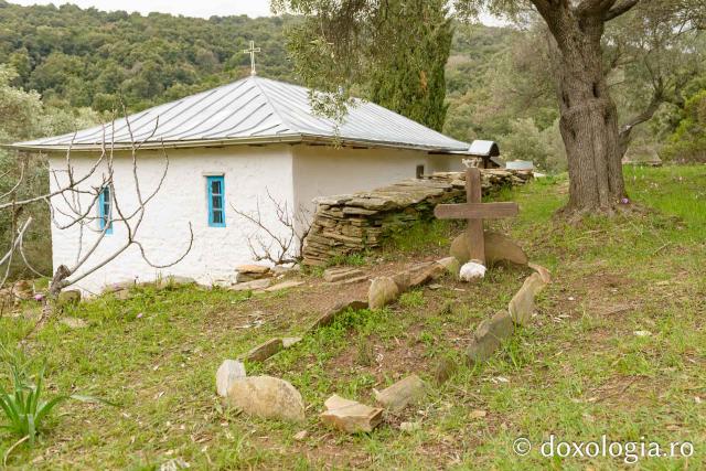 Mormântul Sfântului Cuvios Tihon Rusul