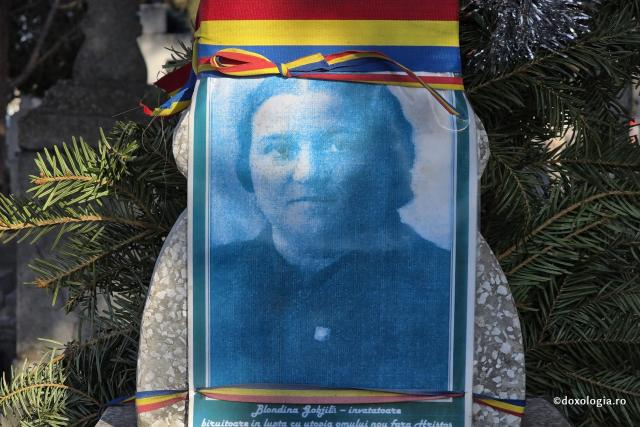 Portretul de pe momântul mamei Blondina de la Iași