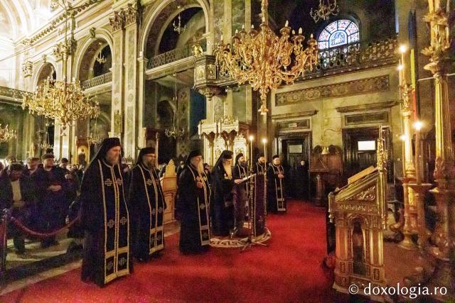 Prima denie din acest an, la Catedrala Mitropolitană: „Starea de pocăință înseamnă privirea fiecăruia în biografia proprie, sesizând prezența întunericului, a mormântului, a păcatului, a fărădelegii”