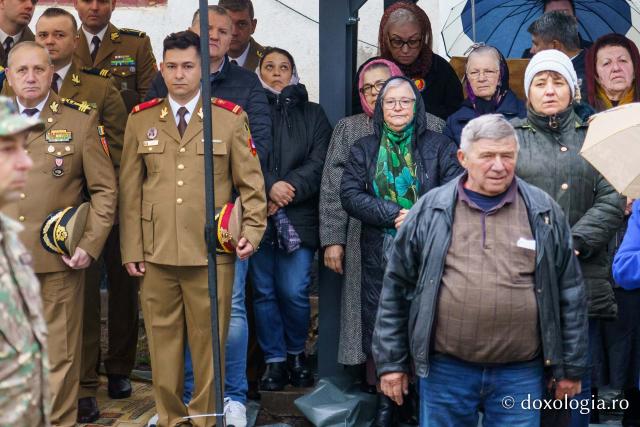 Militarii, în rugăciune în Duminica Sfintei Maria Egipteanca, Capela militară din Piatra Neamț, resfințită de IPS Teofan