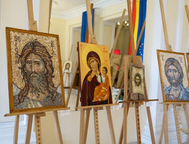 expoziția „Anatomia Luminii” Primăria Iași