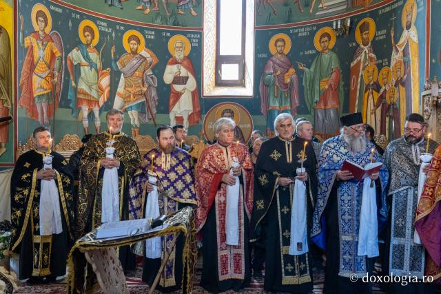 Părintele Gavril Damian a fost înmormântat la Botoșani